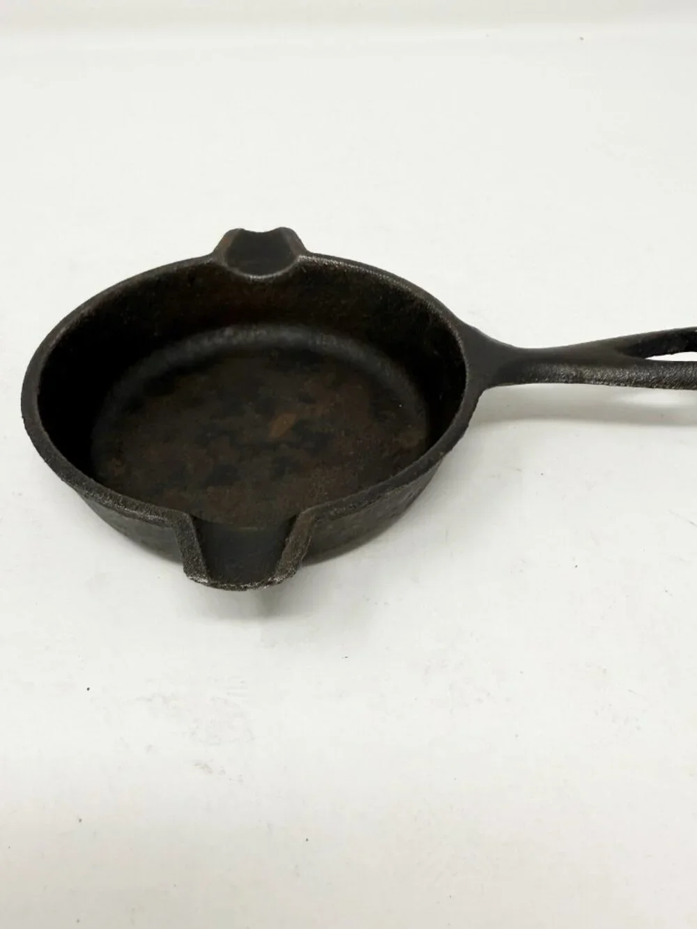 Vintage Lodge Cast Iron Skillet 01AT Miniature Spoon Rest Ashtray 6